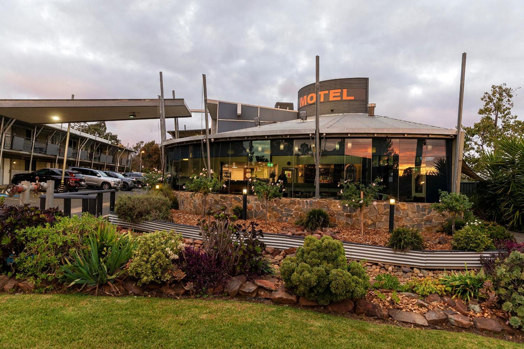 Station Motel Parkes Exteriör bild